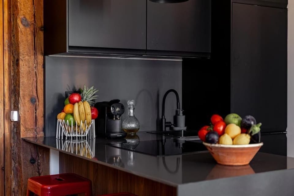 Deluxe Apartment, Balcony, City View | Private kitchen | Fridge, microwave, stovetop, cookware/dishes/utensils