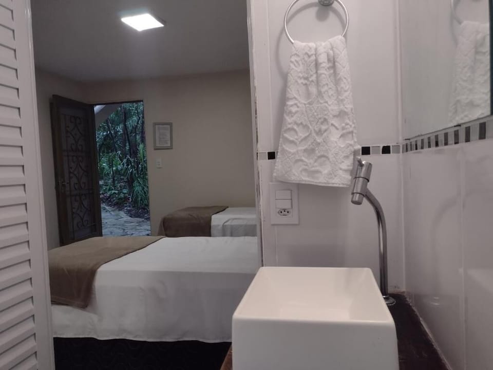 Family Suite, 2 Bedrooms, Air conditioning | Bathroom | Free toiletries, towels, soap, shampoo