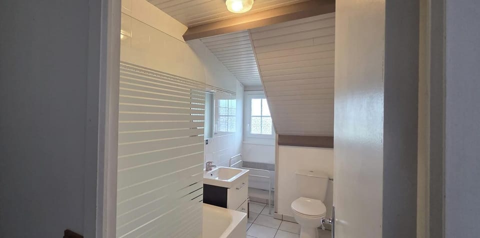 Family Quadruple Room, Multiple Beds, Non Smoking, Garden View | Bathroom | Eco-friendly toiletries