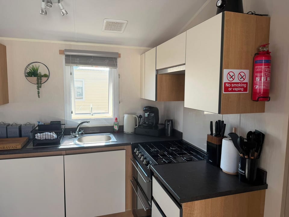 Cottage | Private kitchen | Cookware/dishes/utensils