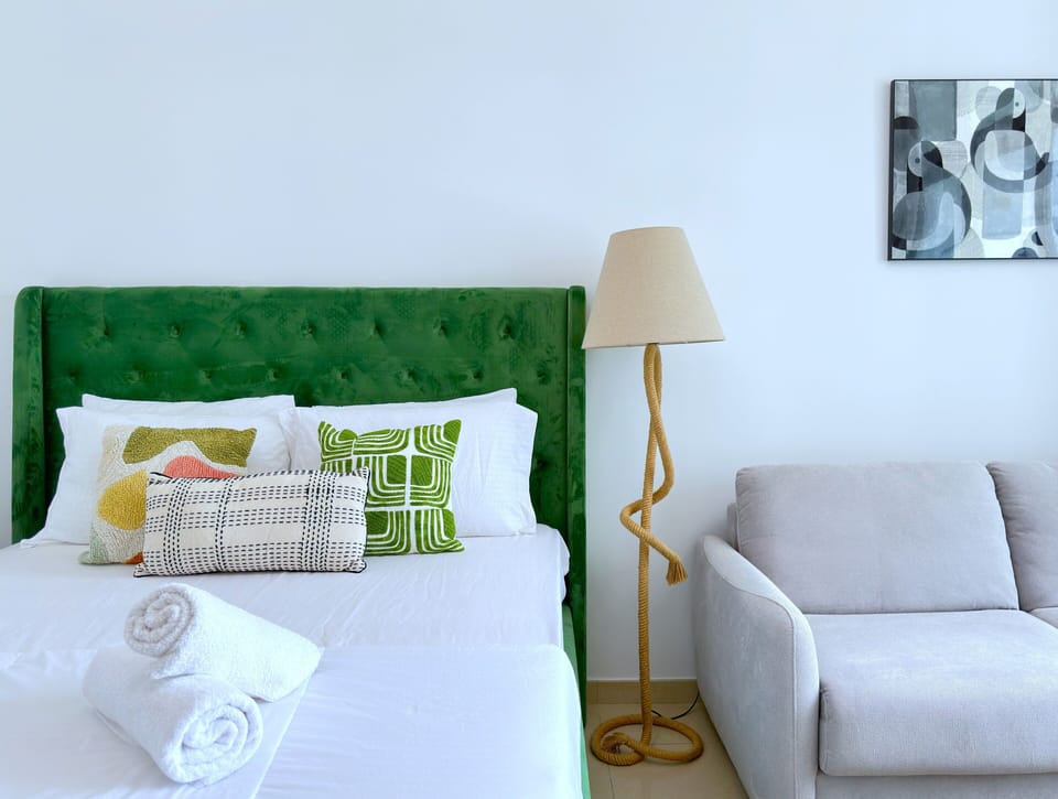 Iron/ironing board, WiFi (free)