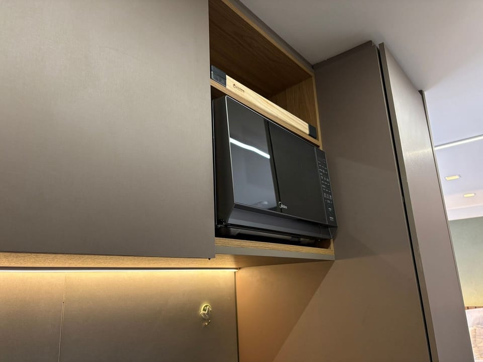 Basic Studio | Microwave