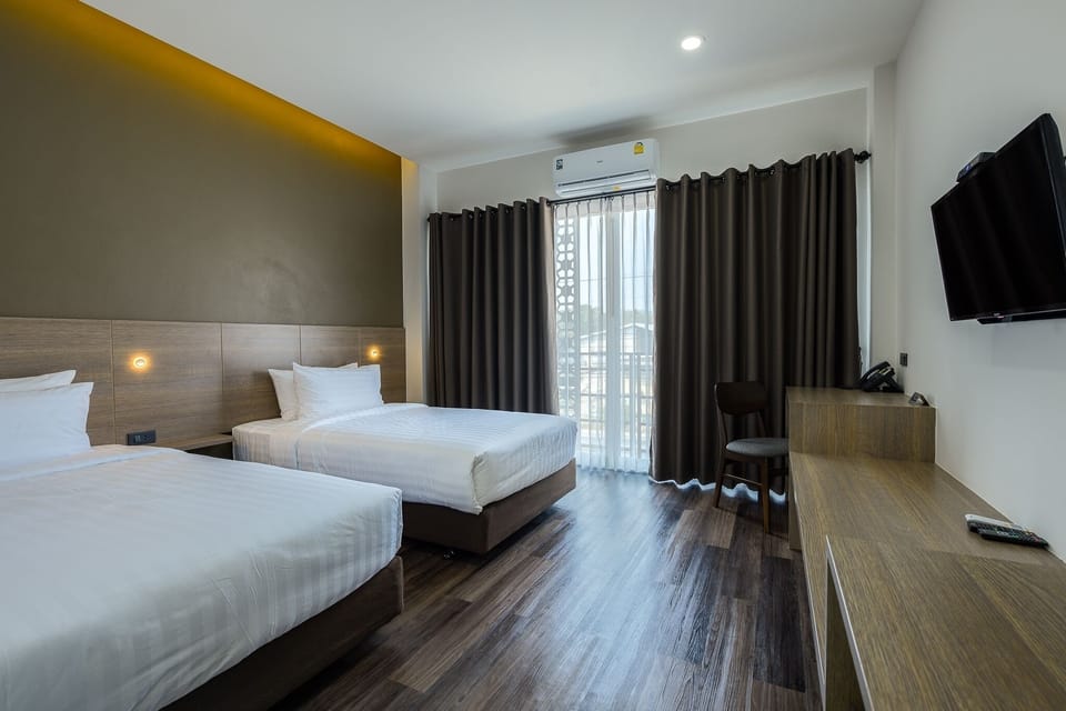 Basic Twin Room | Desk, free WiFi