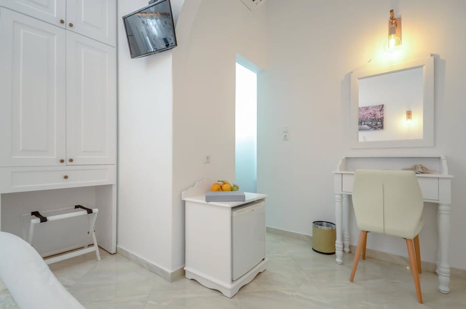 Double or Twin Room | Bathroom | Shower, hair dryer, towels, soap