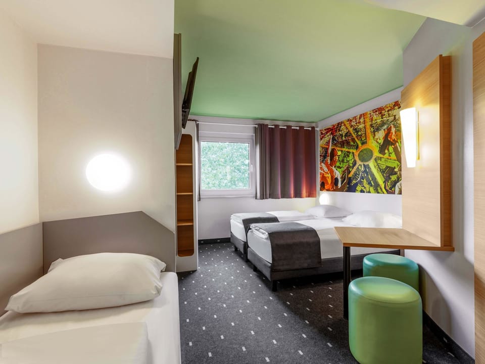 Triple Room | Desk, soundproofing, WiFi (free), bed sheets