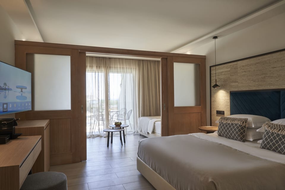 Free minibar, in-room safe, desk, blackout drapes