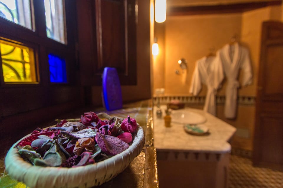 Double Room (MANON) | Bathroom | Shower, free toiletries, hair dryer, bathrobes