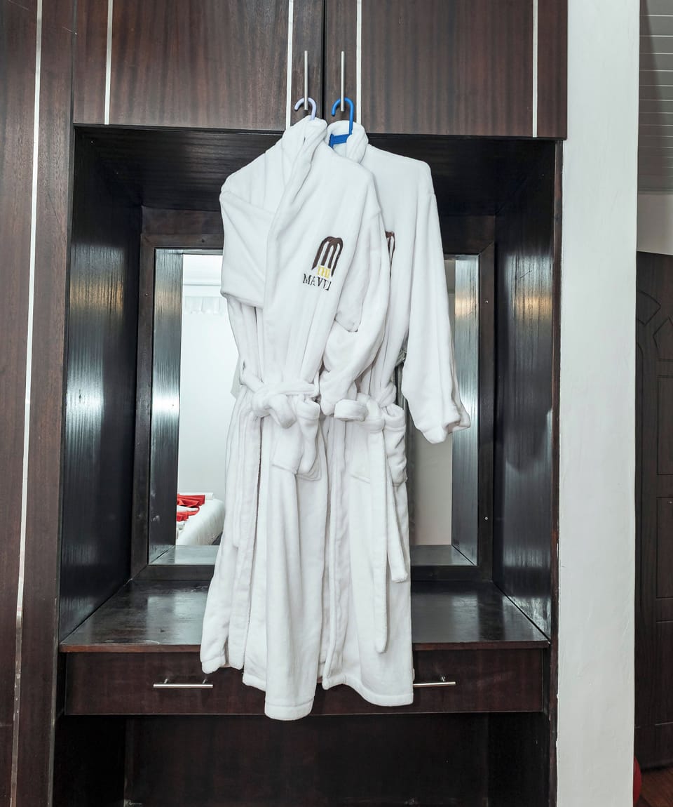 Superior Double Room, Patio, Garden View | Bathroom | Free toiletries, towels, soap, shampoo