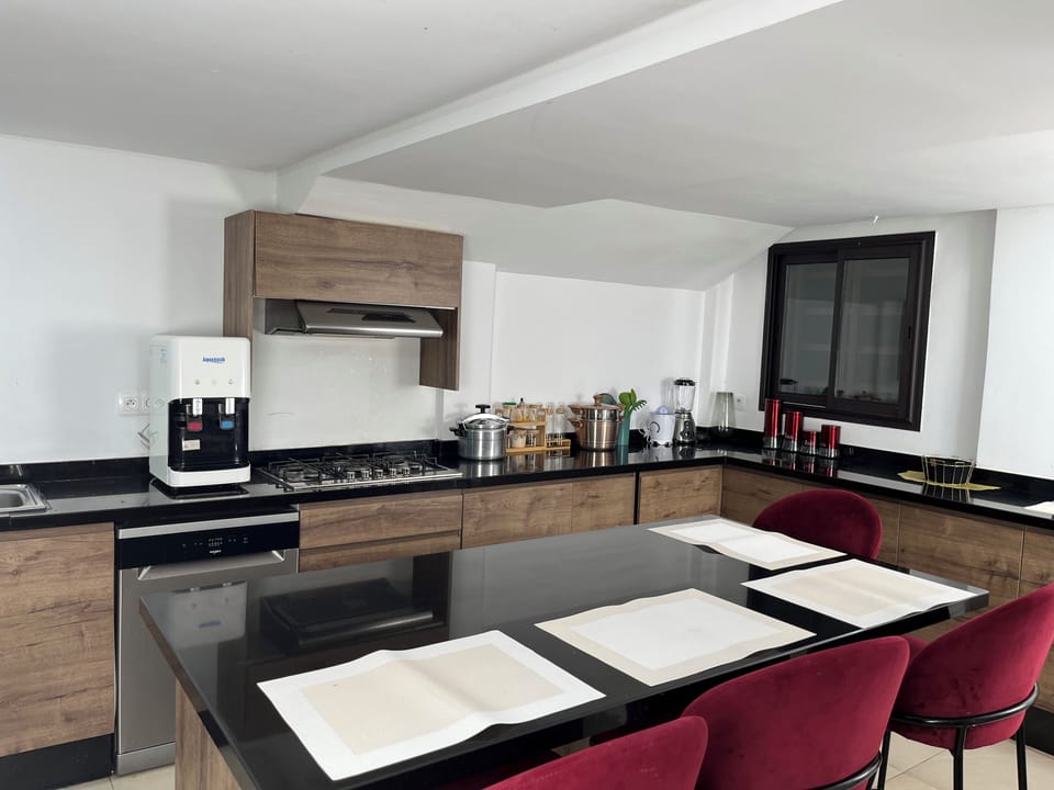 Deluxe Villa | Private kitchen | Full-size fridge, microwave, oven, stovetop