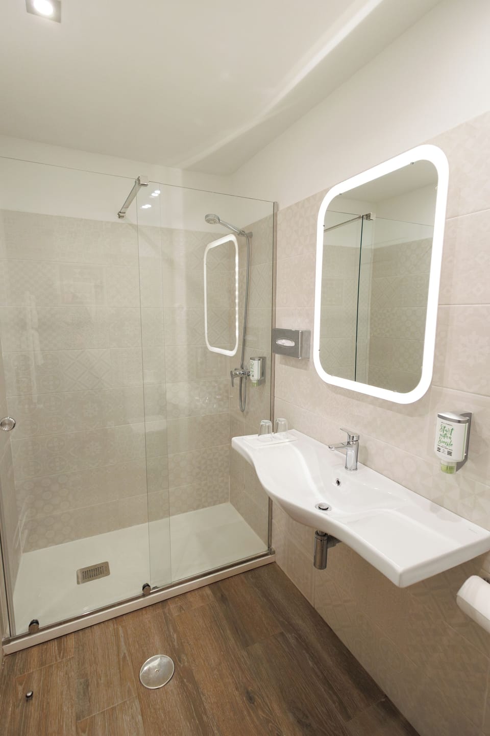 Standard Double or Twin Room | Bathroom | Free toiletries, hair dryer, towels