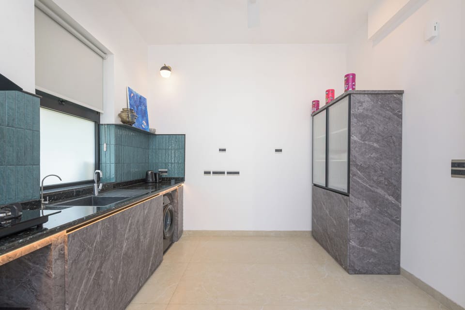 Deluxe Villa, Balcony, Garden View | Private kitchen
