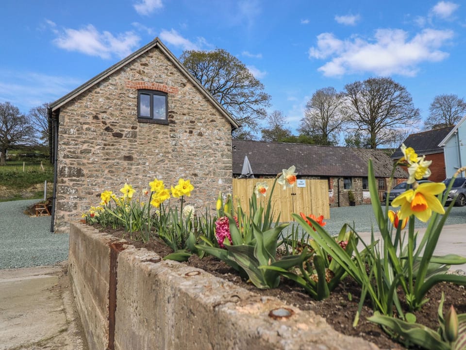 Cottage | Property grounds