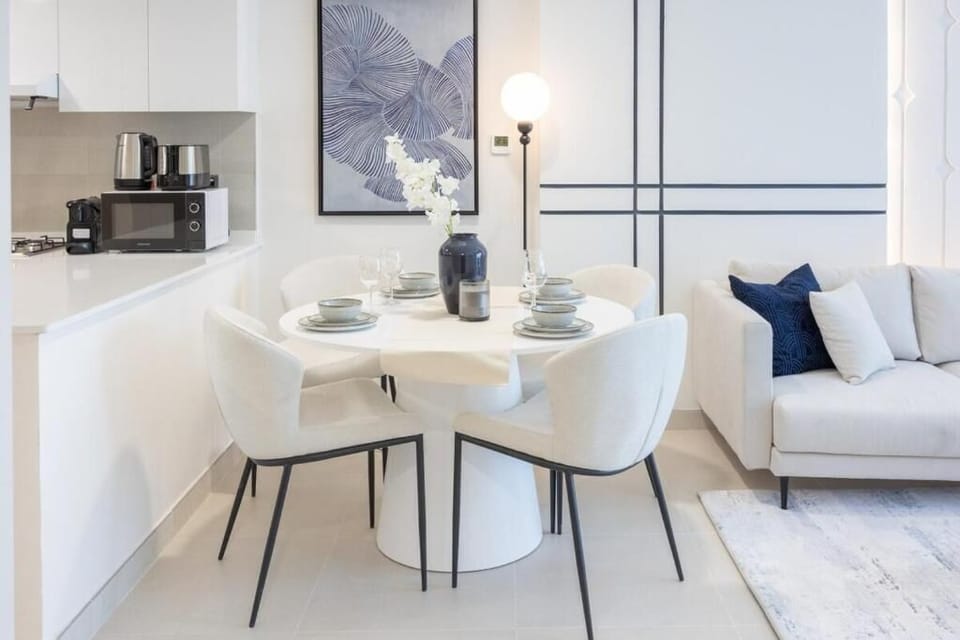 Apartment, Balcony, City View | Dining