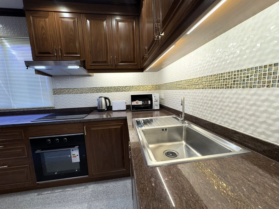Condo, 2 Bedrooms, Smoking, Balcony | Interior
