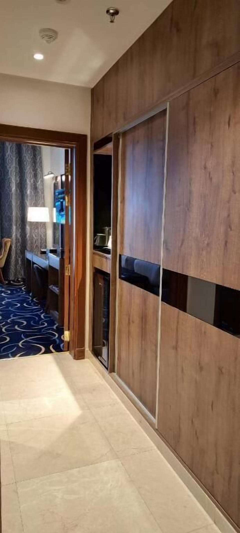 Deluxe Double Room, City View | Interior