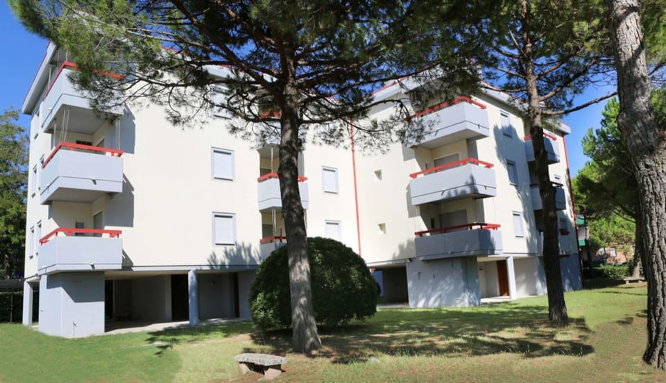 Apartment, 3 Bedrooms, Balcony, Garden View | Front of property