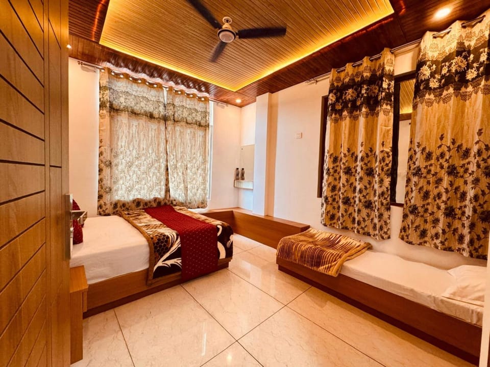 Triple Room | Free WiFi, bed sheets