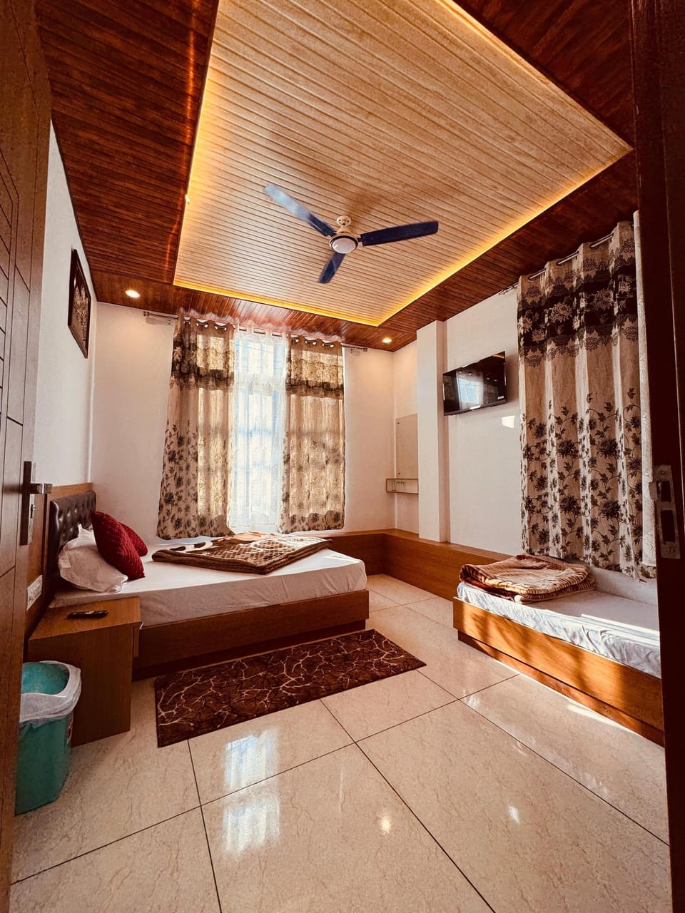 Triple Room | Free WiFi, bed sheets