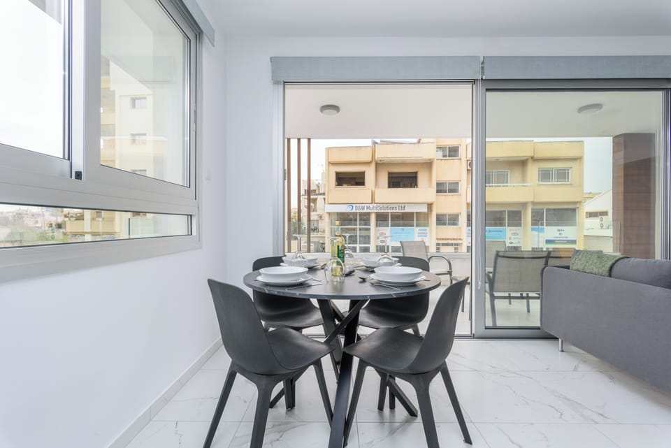 Apartment, City View | Dining
