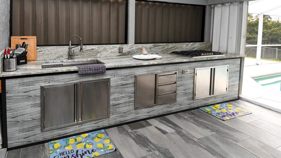 House | 3 bedrooms, desk