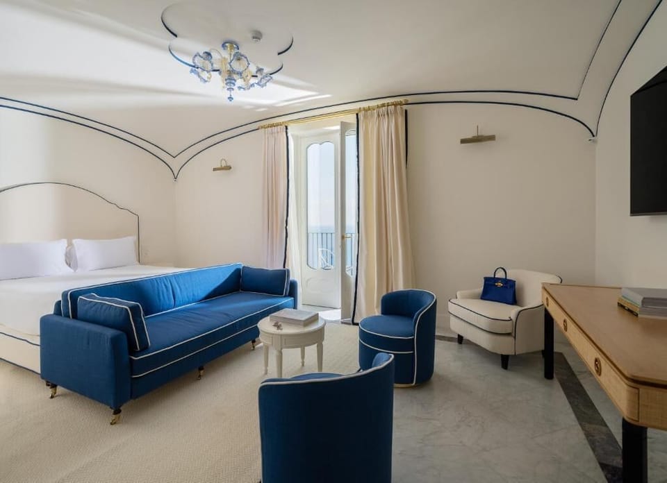 Minibar (free items), in-room safe, soundproofing, WiFi (free)