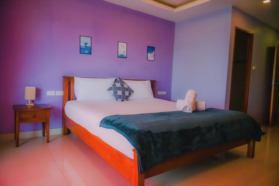 Double Room | Minibar, in-room safe, desk, WiFi (free)