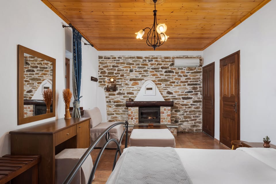 Junior Suite | Egyptian cotton sheets, premium bedding, down comforters