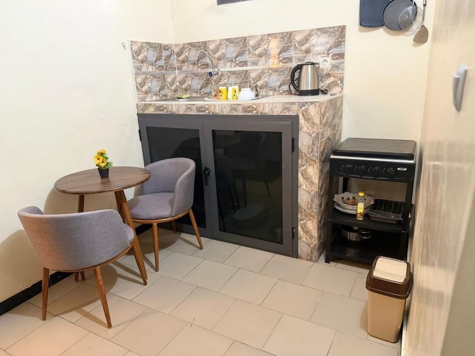 Deluxe Studio | Dining