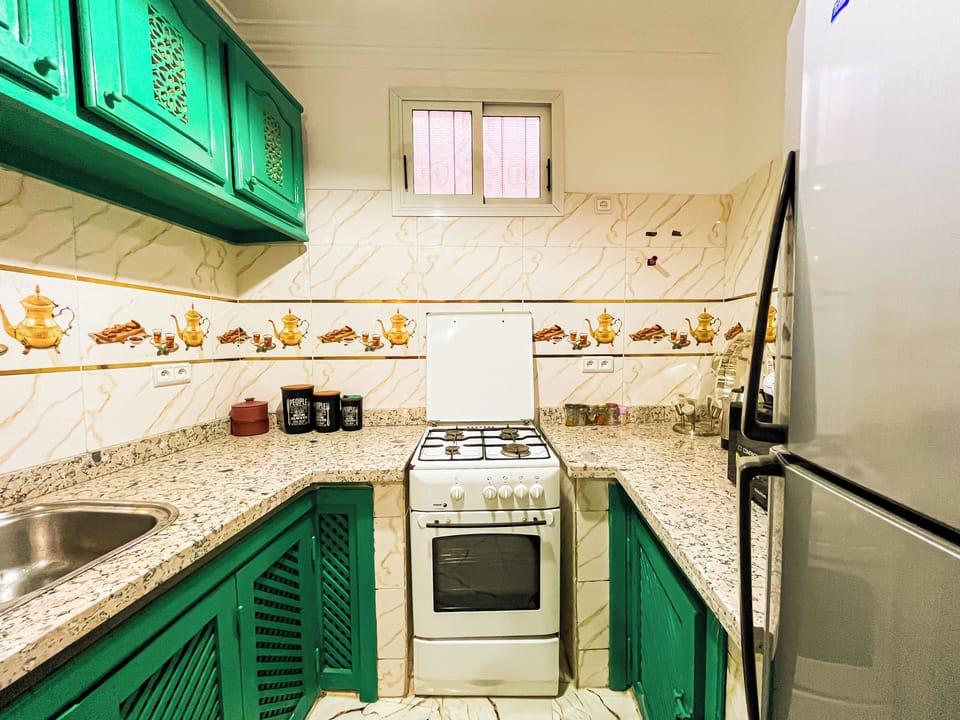Traditional House, Accessible, Balcony | Private kitchen | Full-size fridge, microwave, oven, stovetop
