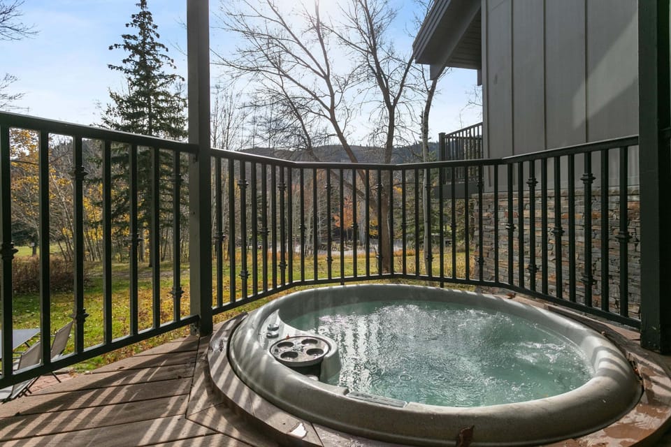 Condo, 4 Bedrooms | Outdoor spa tub