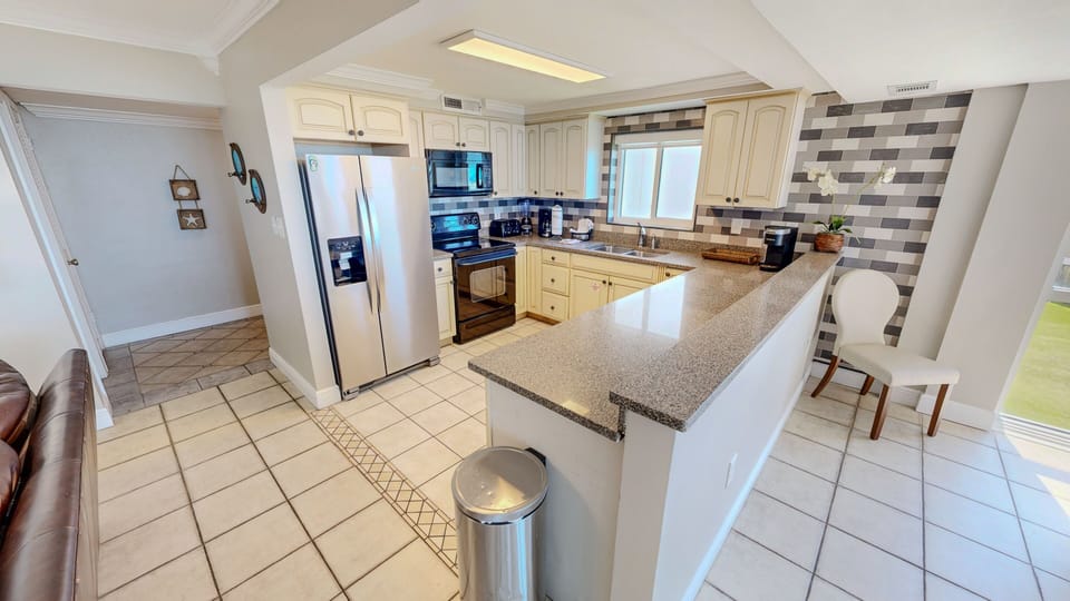 Condo, 3 Bedrooms | Private kitchen | Coffee/tea maker, fridge, oven, toaster