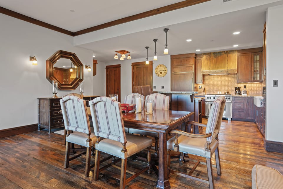 Condo, 2 Bedrooms | Dining