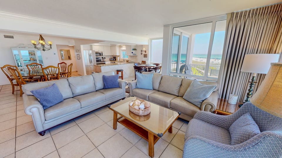 Condo, 3 Bedrooms | Living area