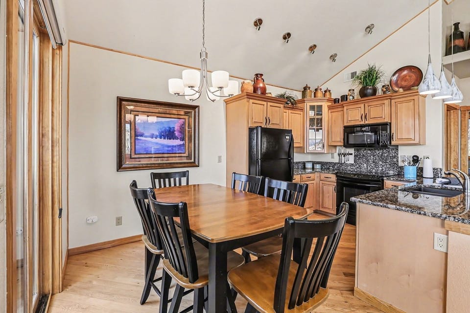 Condo, 2 Bedrooms | Private kitchen | Fridge, oven, coffee/tea maker, toaster