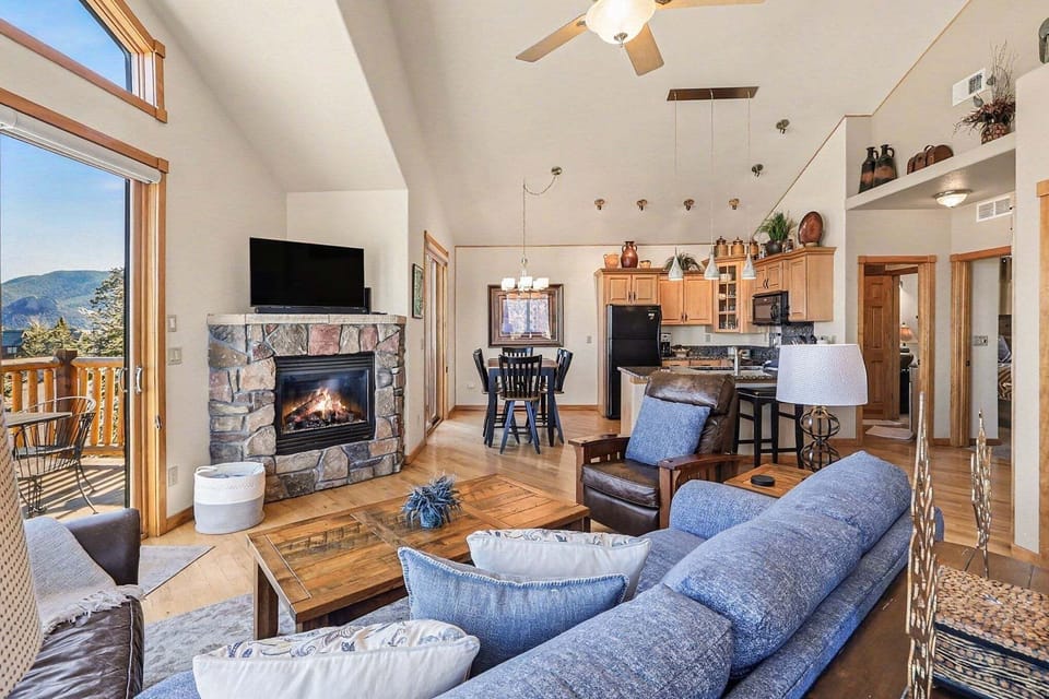 Condo, 2 Bedrooms | Living area | Smart TV