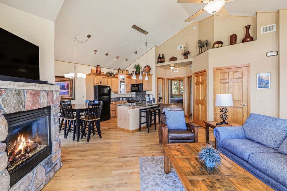 Condo, 2 Bedrooms | Living area | Smart TV