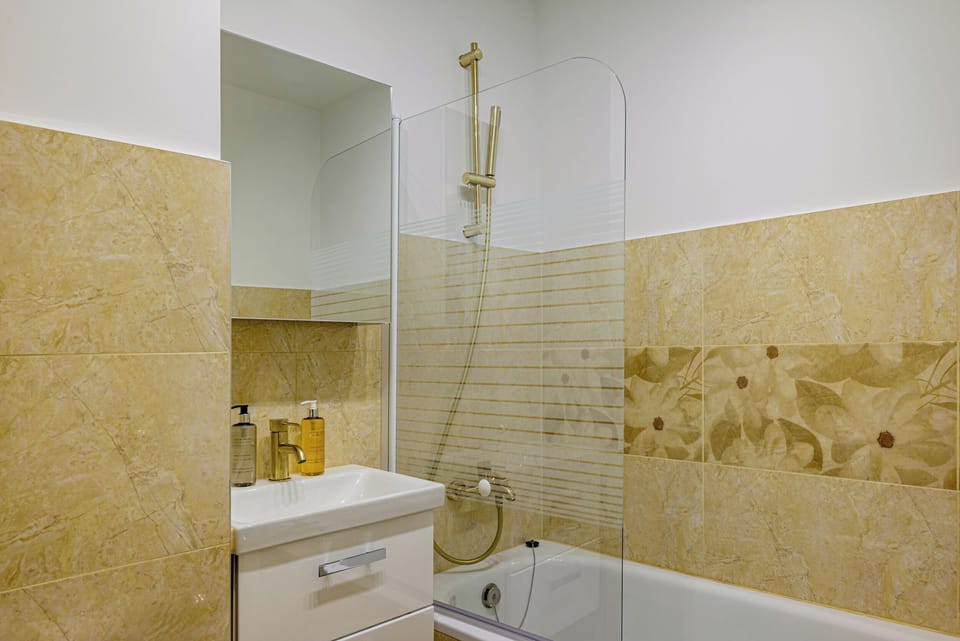 Studio Suite | Bathroom