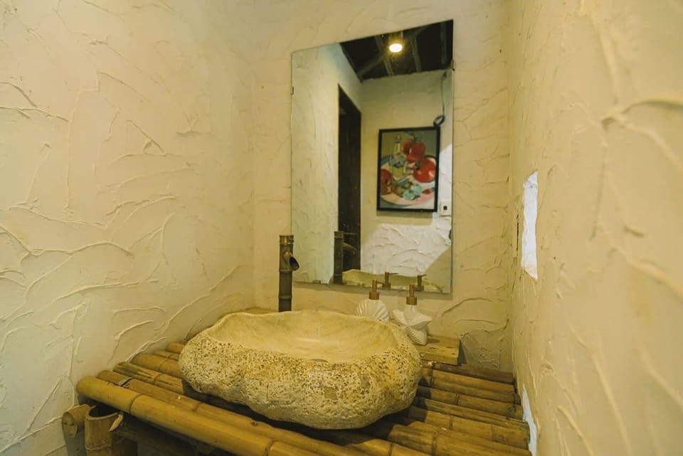 Superior Room | Bathroom | Free toiletries, hair dryer, towels, soap