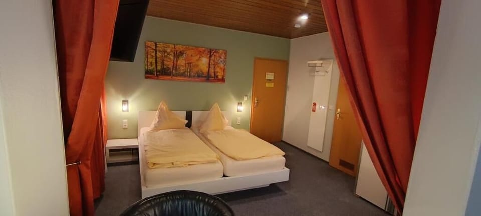 Double Room, Private Bathroom | Individually decorated, individually furnished, desk, laptop workspace