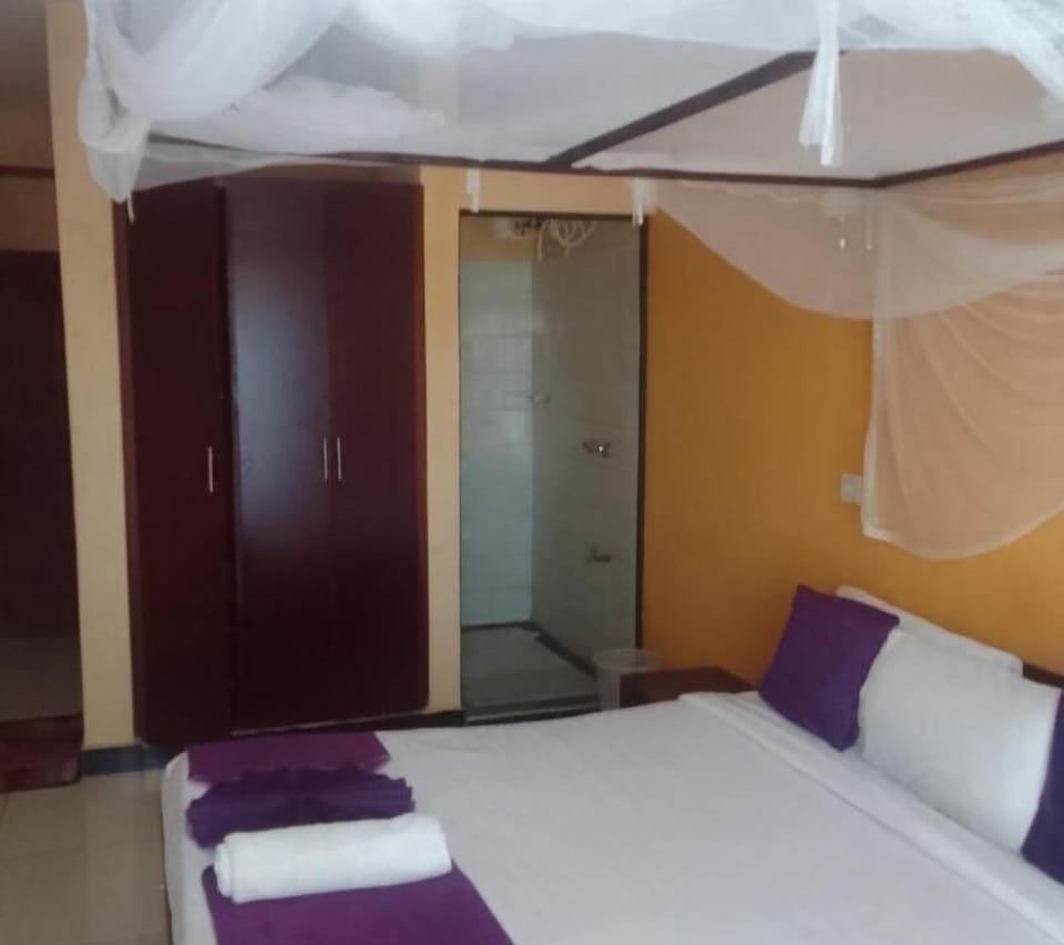 Standard Double Room | Free WiFi, bed sheets
