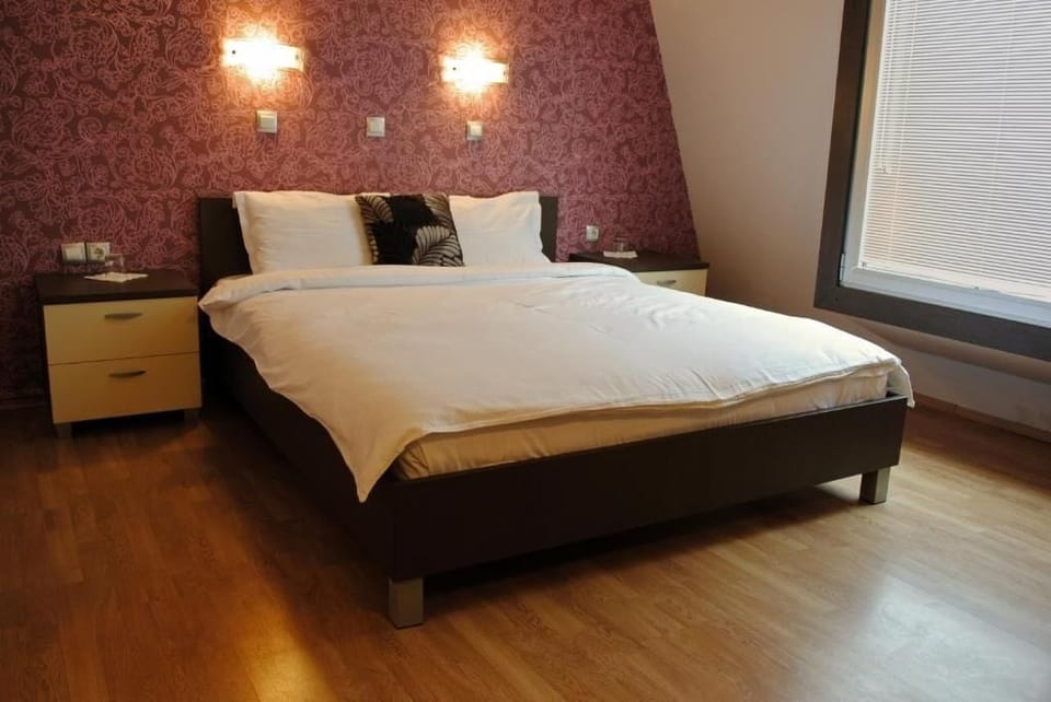Classic Double or Twin Room, 1 Large Twin Bed | Laptop workspace, free WiFi, bed sheets
