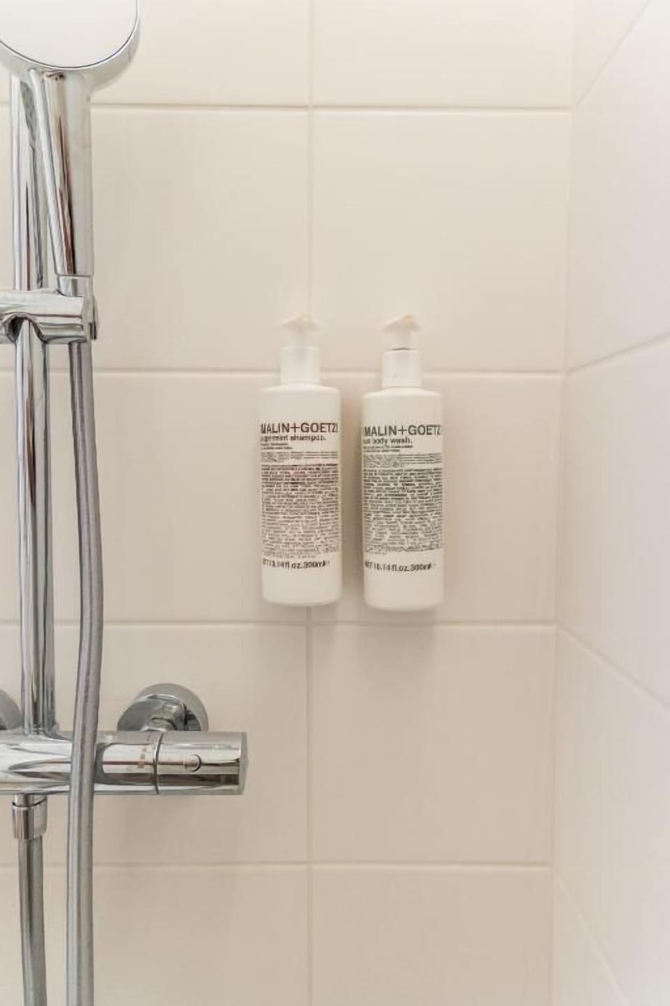 Basic Suite, Garden View | Bathroom | Shower, free toiletries, hair dryer, towels