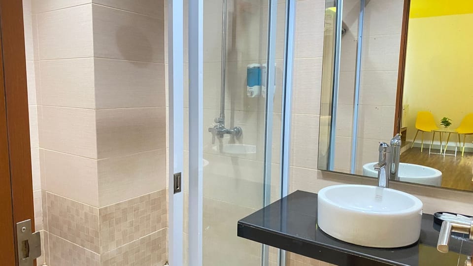 Family Double or Twin Room | Bathroom | Shower, free toiletries, bathrobes, slippers