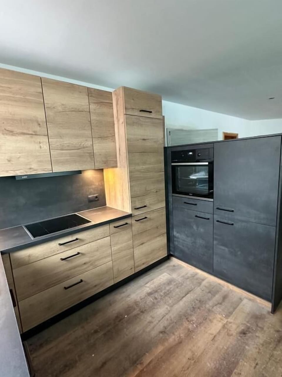 Superior Apartment, 1 Queen Bed with Sofa bed, Kitchen, Mountain View | Private kitchen | Electric kettle, highchair