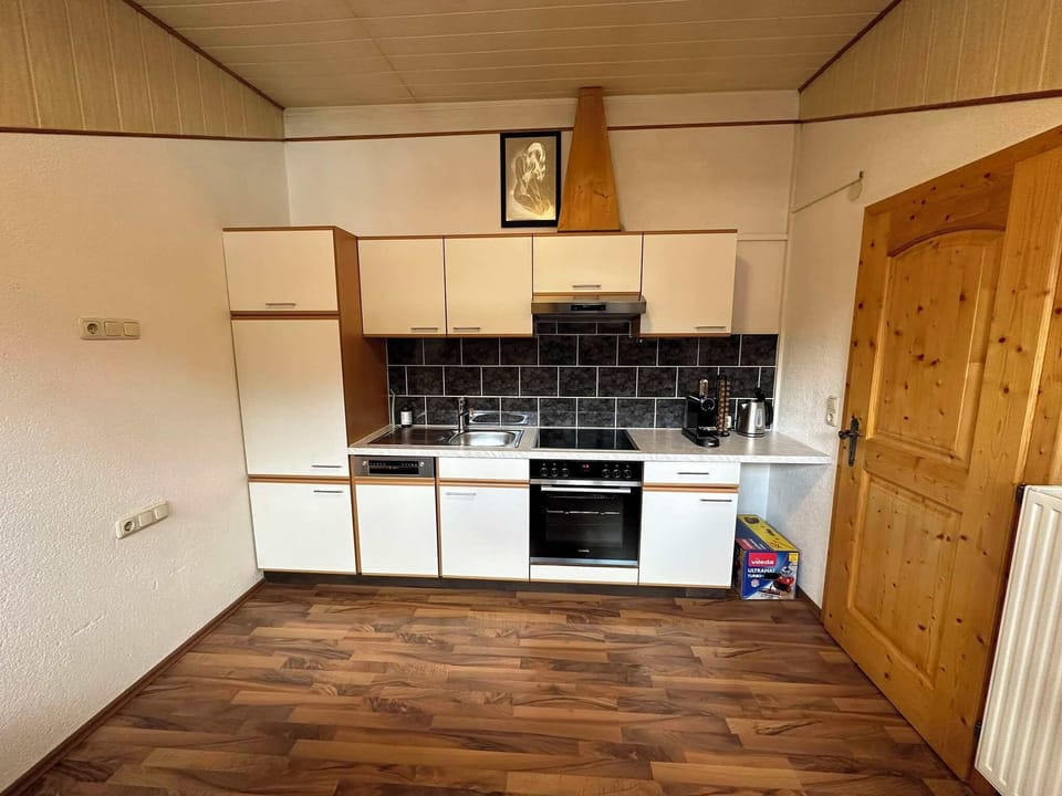 Comfort Apartment, 1 Queen Bed with Sofa bed, Kitchen, Mountain View | Private kitchen | Electric kettle, highchair