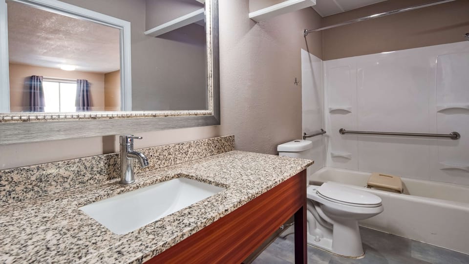 Standard Room, 2 Queen Beds, Accessible, Bathtub | Bathroom | Combined shower/tub, free toiletries, hair dryer (on request), towels