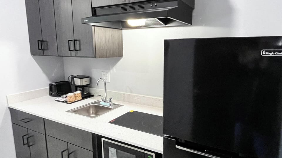 Fridge, microwave, coffee/tea maker, toaster oven