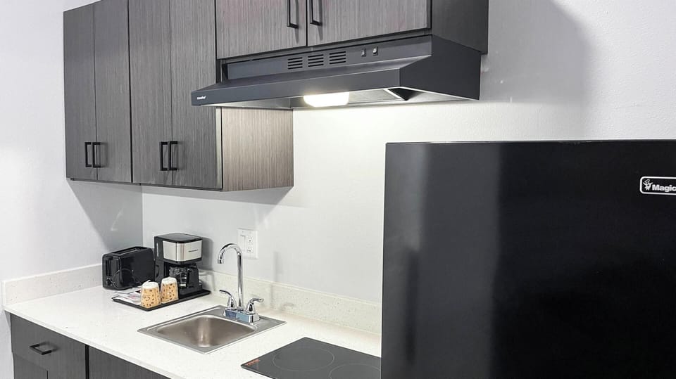 Fridge, microwave, coffee/tea maker, toaster oven