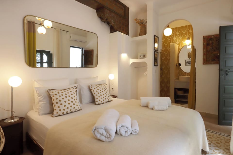 Deluxe Double Room, Courtyard View | In-room safe, blackout drapes, WiFi (free)