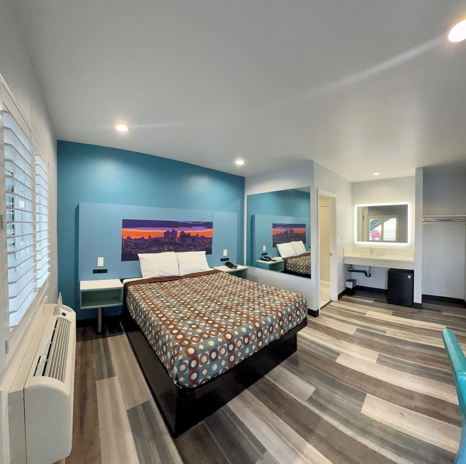 Room, 1 Queen Bed | Free WiFi
